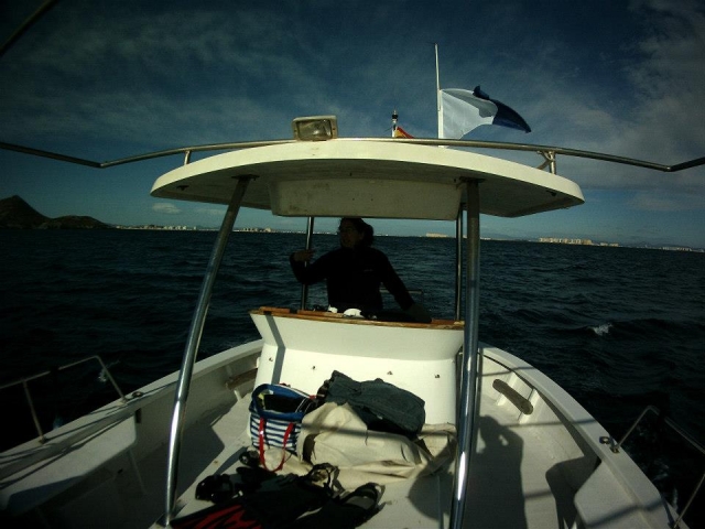  Diving boat 